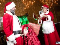 Men Com Daddy Cakes, Benjamin Blue