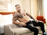 Men Com Ashton Summers, Filou Fitt