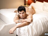 Men Com Ashton Summers, Filou Fitt