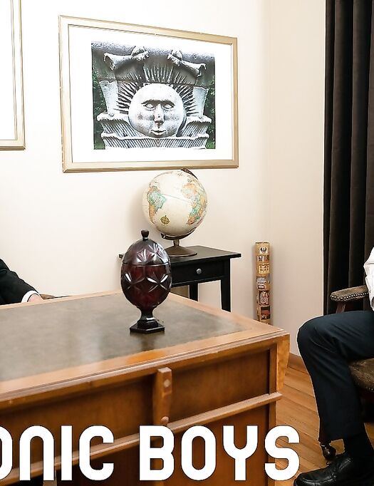 Gay boss Master Oaks has hardcore anal sex with a hot intern in his office