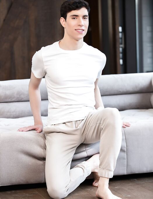 Men Com Dean Young, Victor De Orange