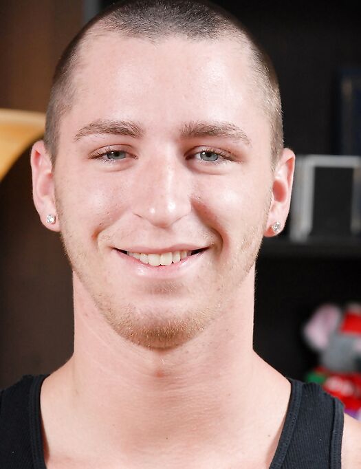 Gay Caucasian hottie Travis Irons unveils his sexy muscles & wanks his cut rod