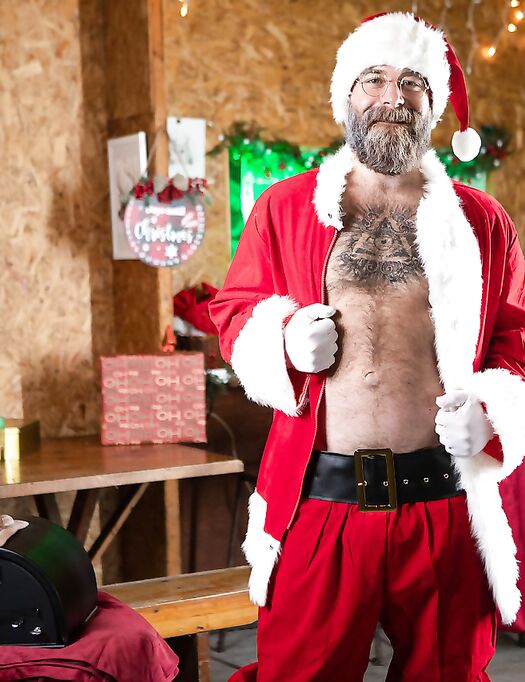 Men Com Daddy Cakes, Benjamin Blue