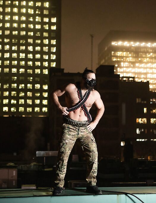 Men Com Chuck Conrad, Foxy Alex