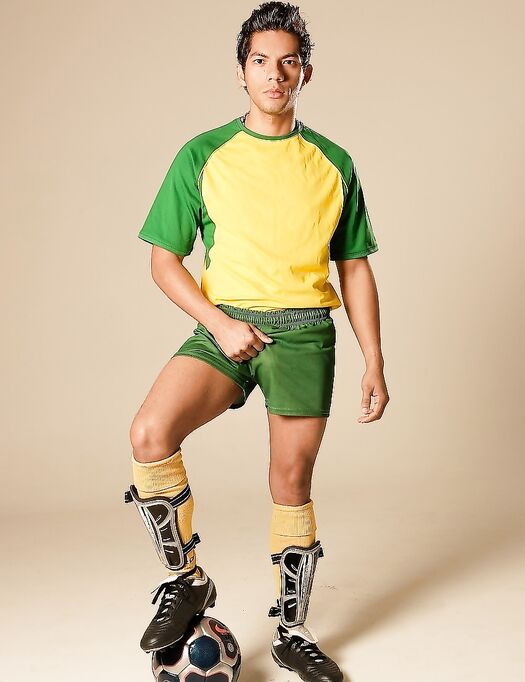 Horny Brazilian footballer Brenno Ferrari shows his ass and masturbates