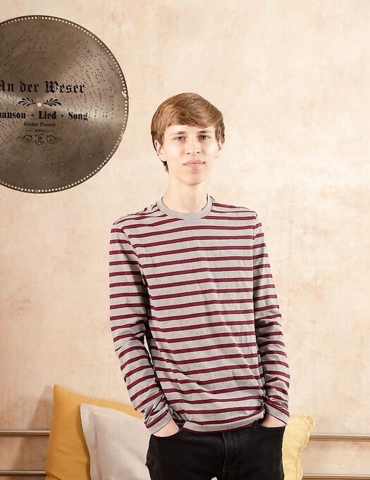 Skinny gay teen boy Gabe Isaac grabs his huge dick & spreads his nice ass