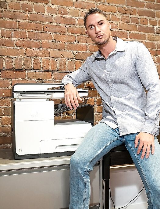 Masqulin Sir Peter, Skyy Knox